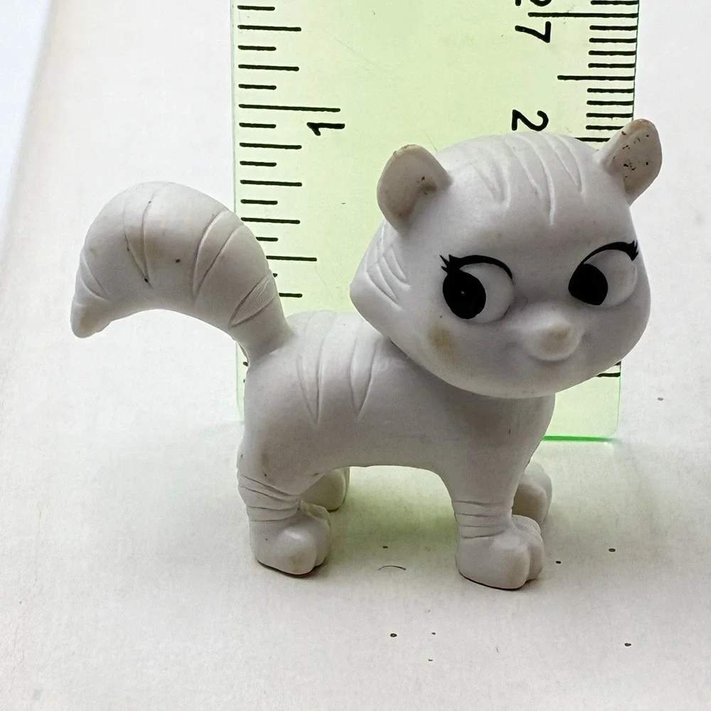 Paw Patrol White Cat Kitty Replacement Figure 1
